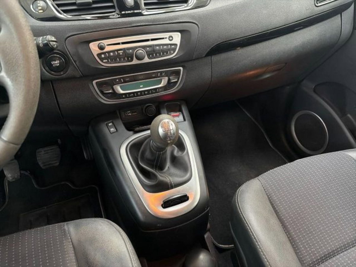 Renault Scenic E-Tech Electric 1.5 dCi 110CV Luxe (11)