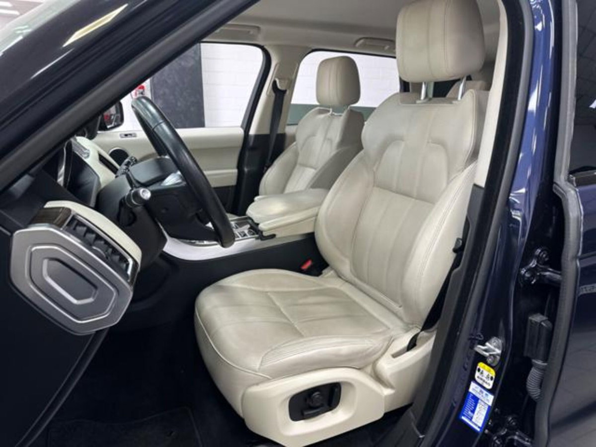 Land Rover Range Rover Sport 3.0 TDV6 HSE (10)