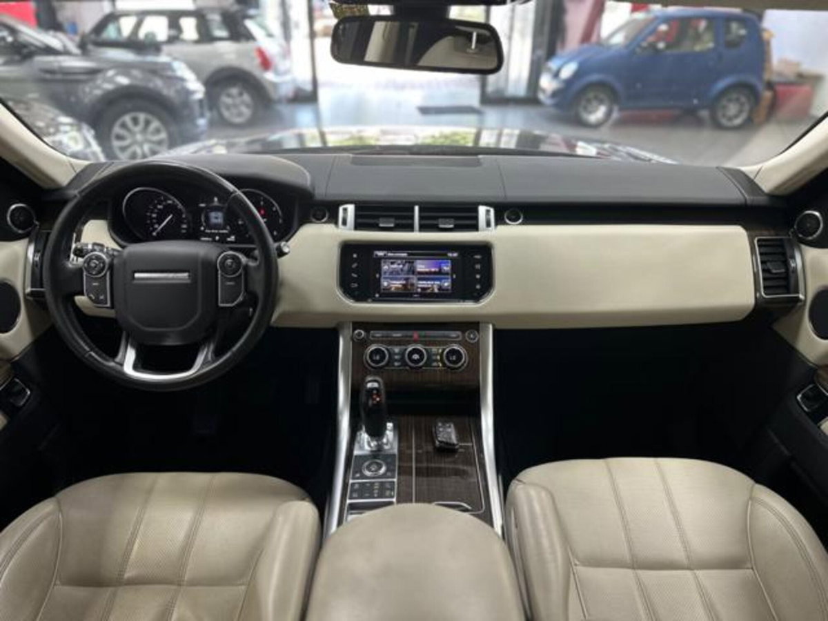 Land Rover Range Rover Sport 3.0 TDV6 HSE (6)