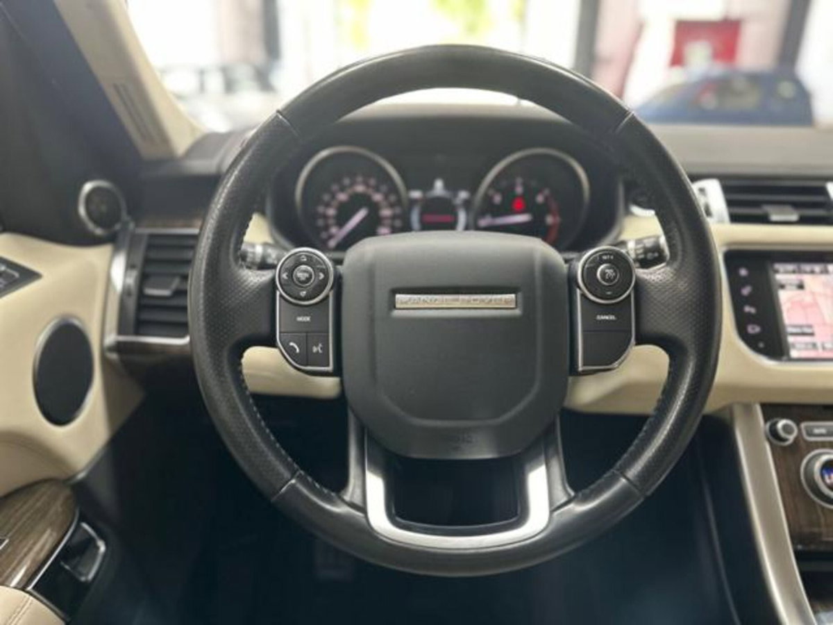 Land Rover Range Rover Sport 3.0 TDV6 HSE (7)