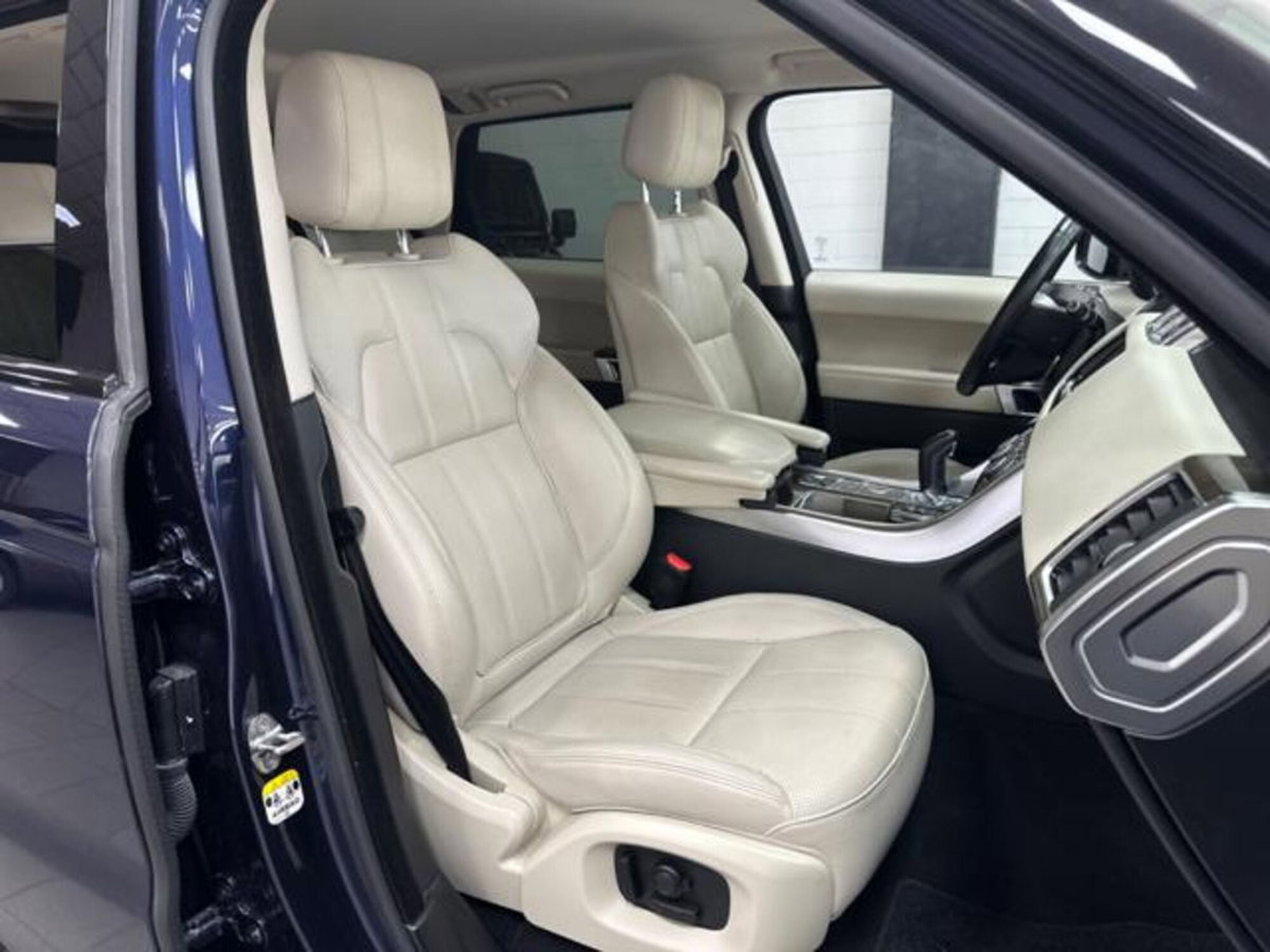 Land Rover Range Rover Sport 3.0 TDV6 HSE (9)