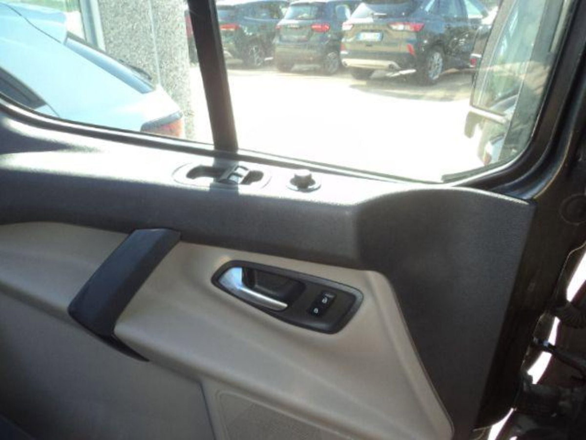 Ford Tourneo Custom 310 2.0 TDCi 130CV PC Titanium (12)