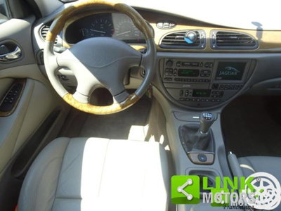 Jaguar S-Type 3.0 V6 Executive (10)