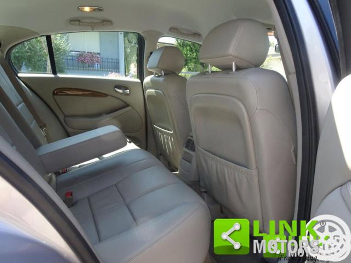 Jaguar S-Type 3.0 V6 Executive (16)