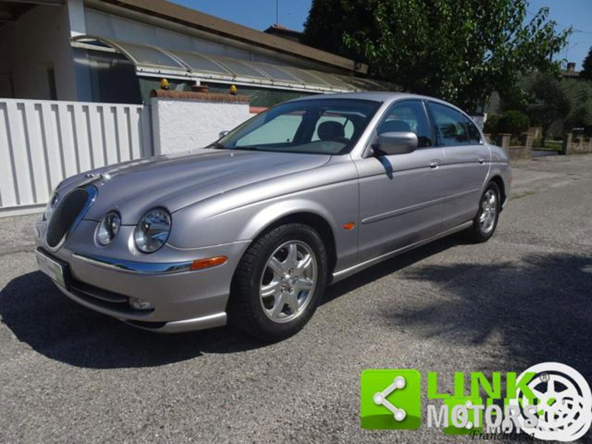 Jaguar S-Type 3.0 V6 Executive (2)