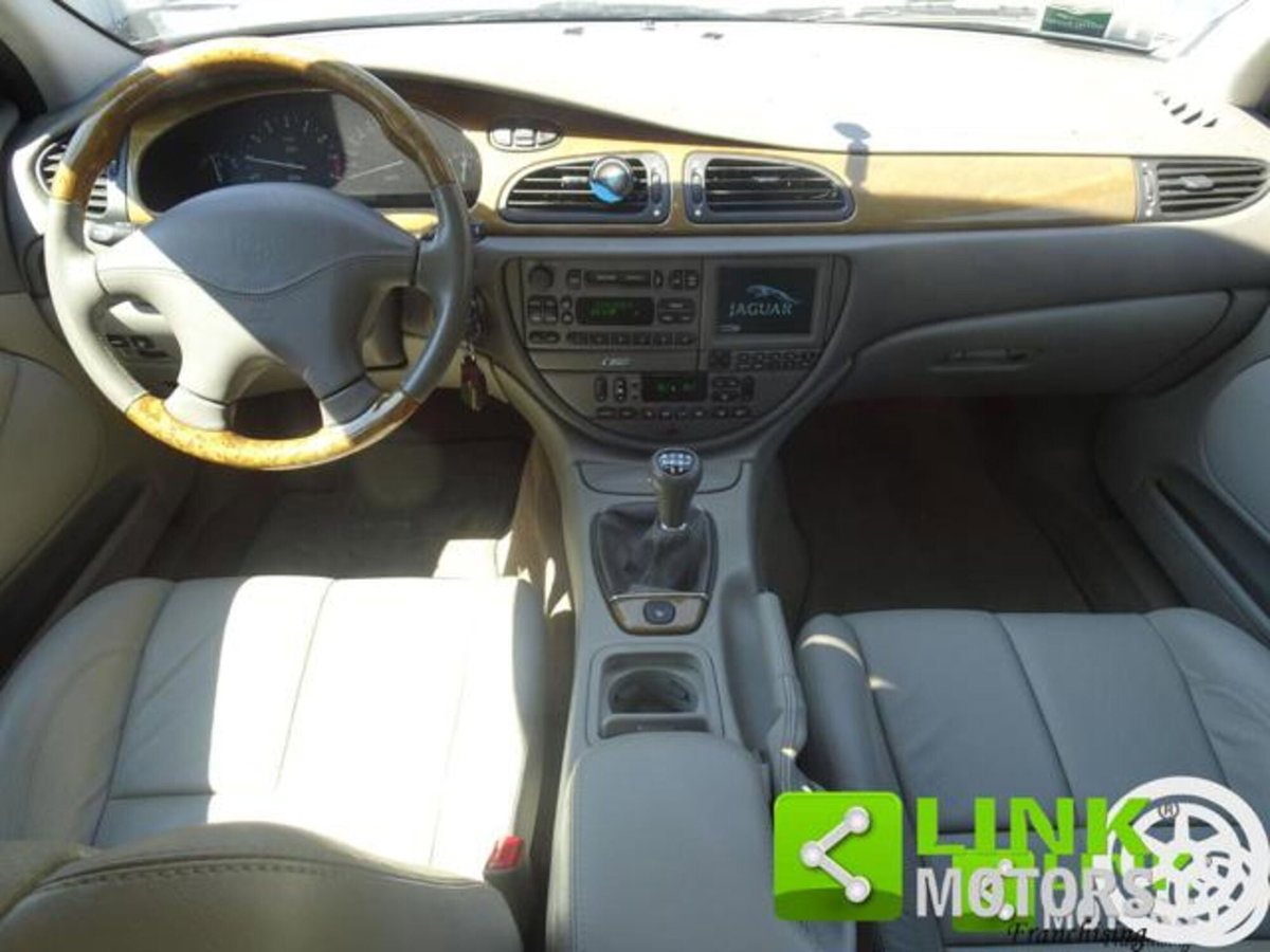 Jaguar S-Type 3.0 V6 Executive (9)