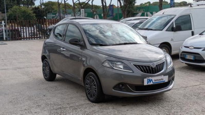 Lancia Ypsilon 1.0 FireFly 5 porte S&S Hybrid Gold Plus (2)