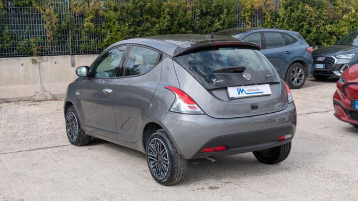 Lancia Ypsilon 1.0 FireFly 5 porte S&S Hybrid Gold Plus (4)