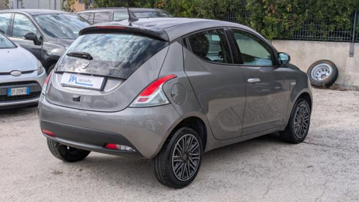 Lancia Ypsilon 1.0 FireFly 5 porte S&S Hybrid Gold Plus (3)