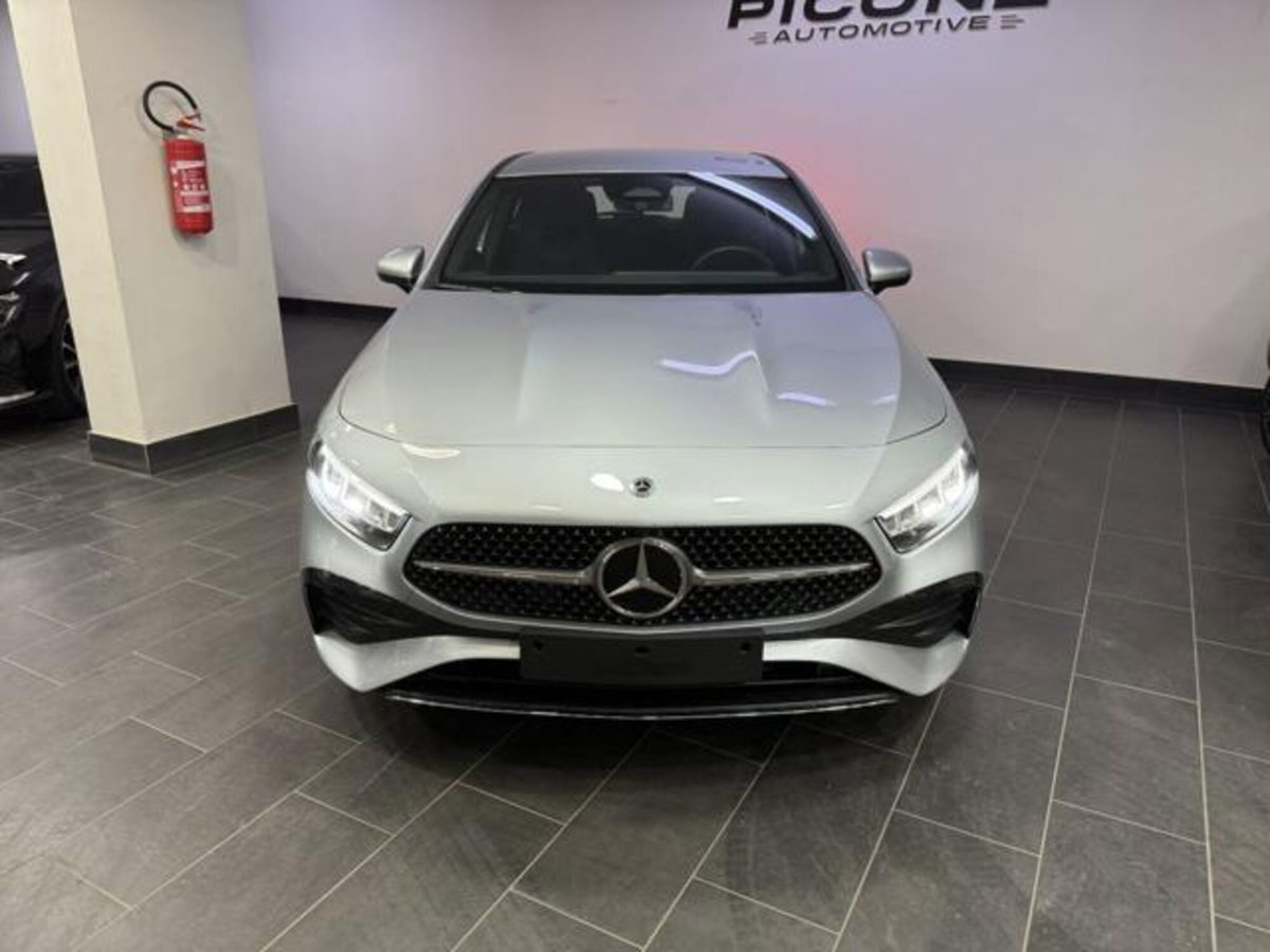 Mercedes-Benz Classe A Sedan 180 AMG Line Premium Plus auto (2)