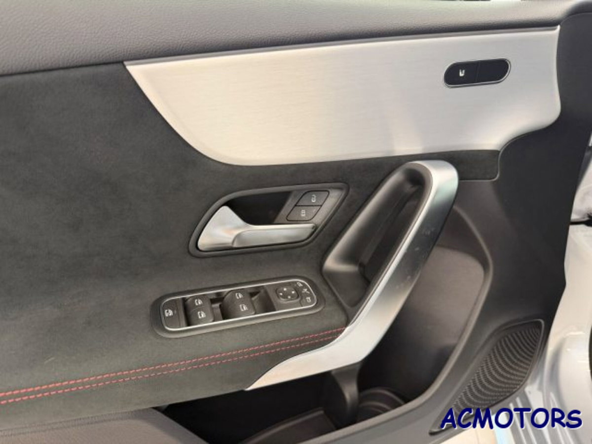 Mercedes-Benz Classe A Sedan 180 d AMG Line Premium Plus auto (14)