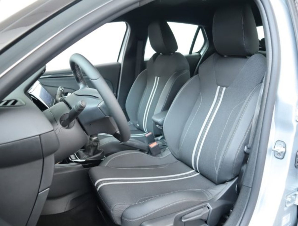 Opel Corsa 1.2 hybrid GS 100cv dct6 (8)