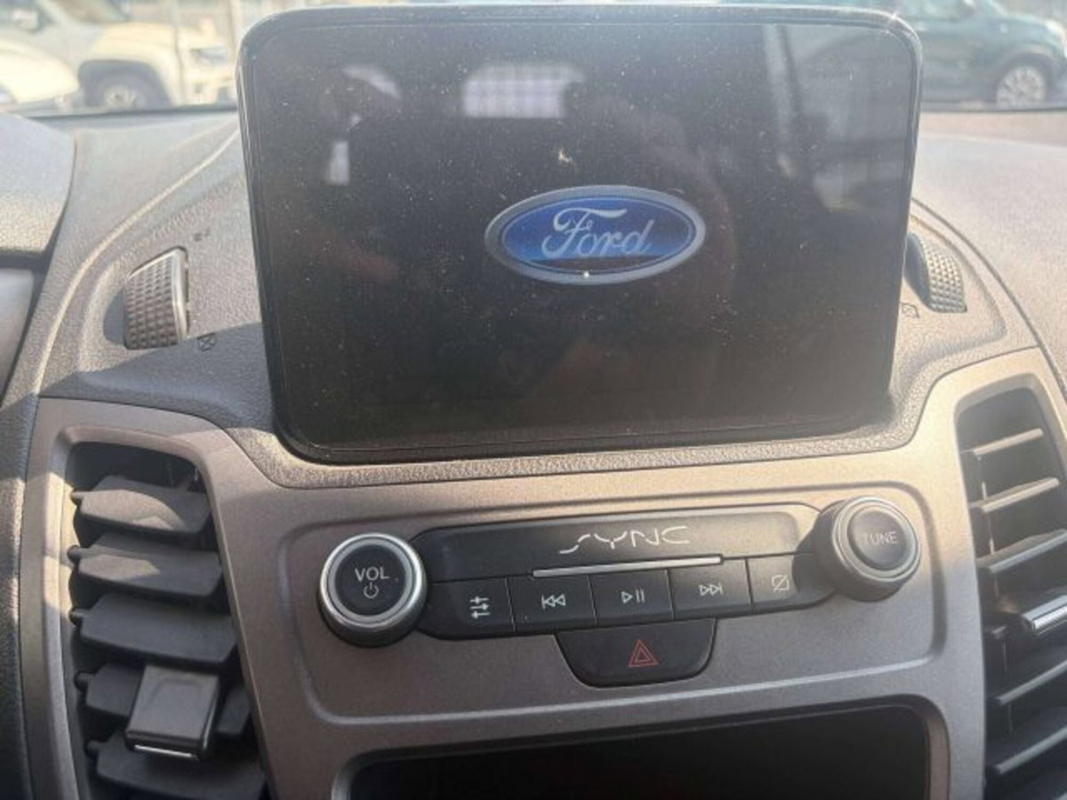 Ford Tourneo Connect 1.5 TDCi 100 CV Plus (8)