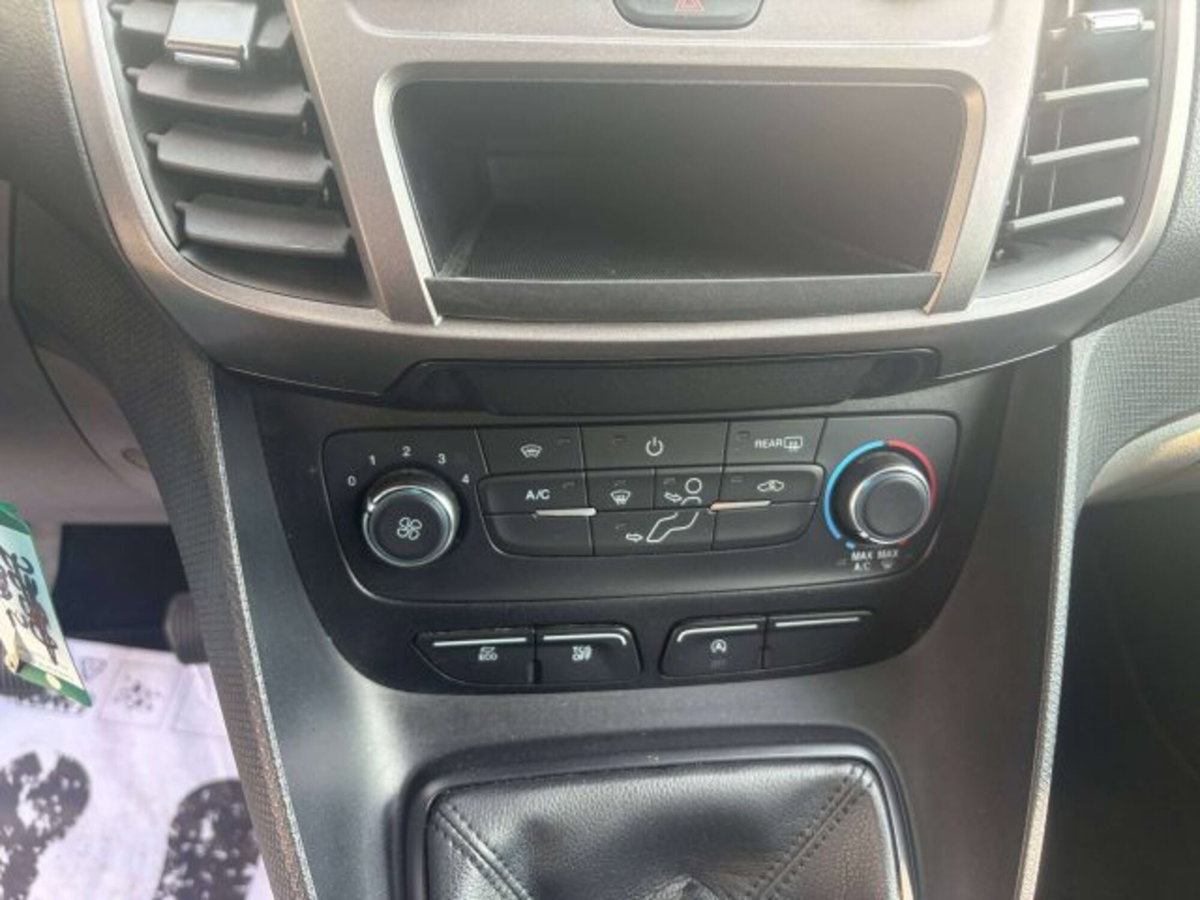 Ford Tourneo Connect 1.5 TDCi 100 CV Plus (9)