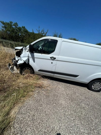 Ford Tourneo Custom 300 2.2 TDCi 125CV PL Titanium (3)