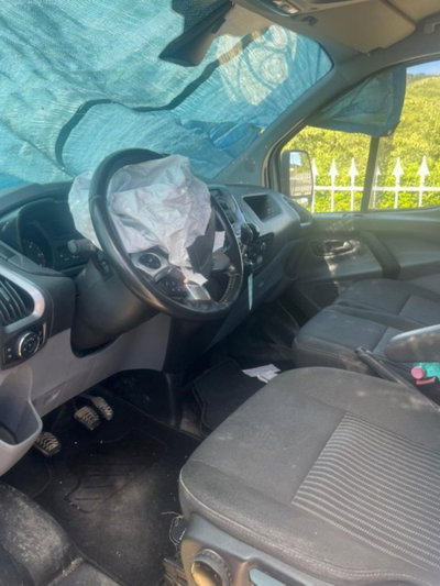 Ford Tourneo Custom 300 2.2 TDCi 125CV PL Titanium (8)