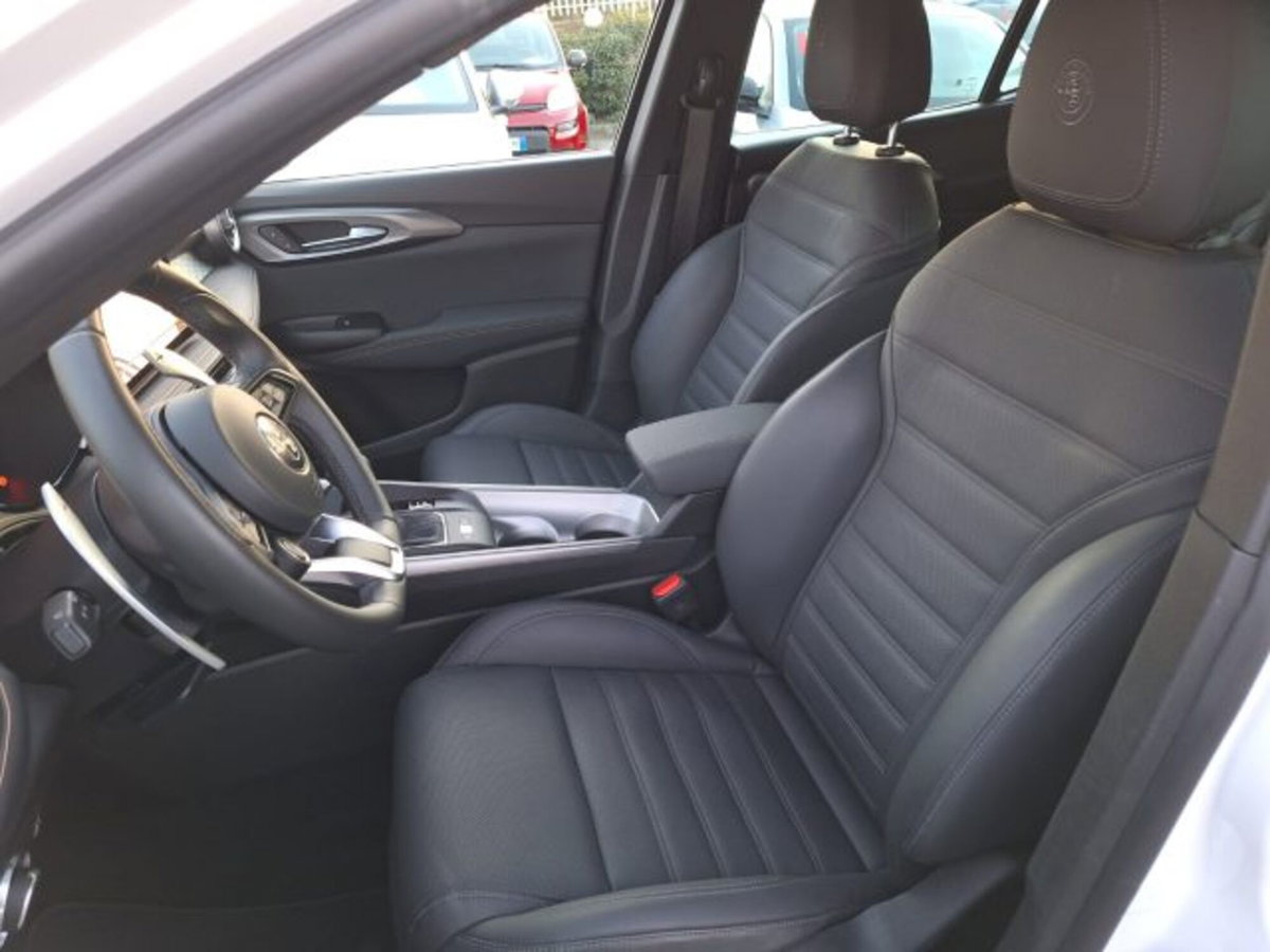 Alfa Romeo Tonale 1.6 Veloce 130cv tct6 (14)