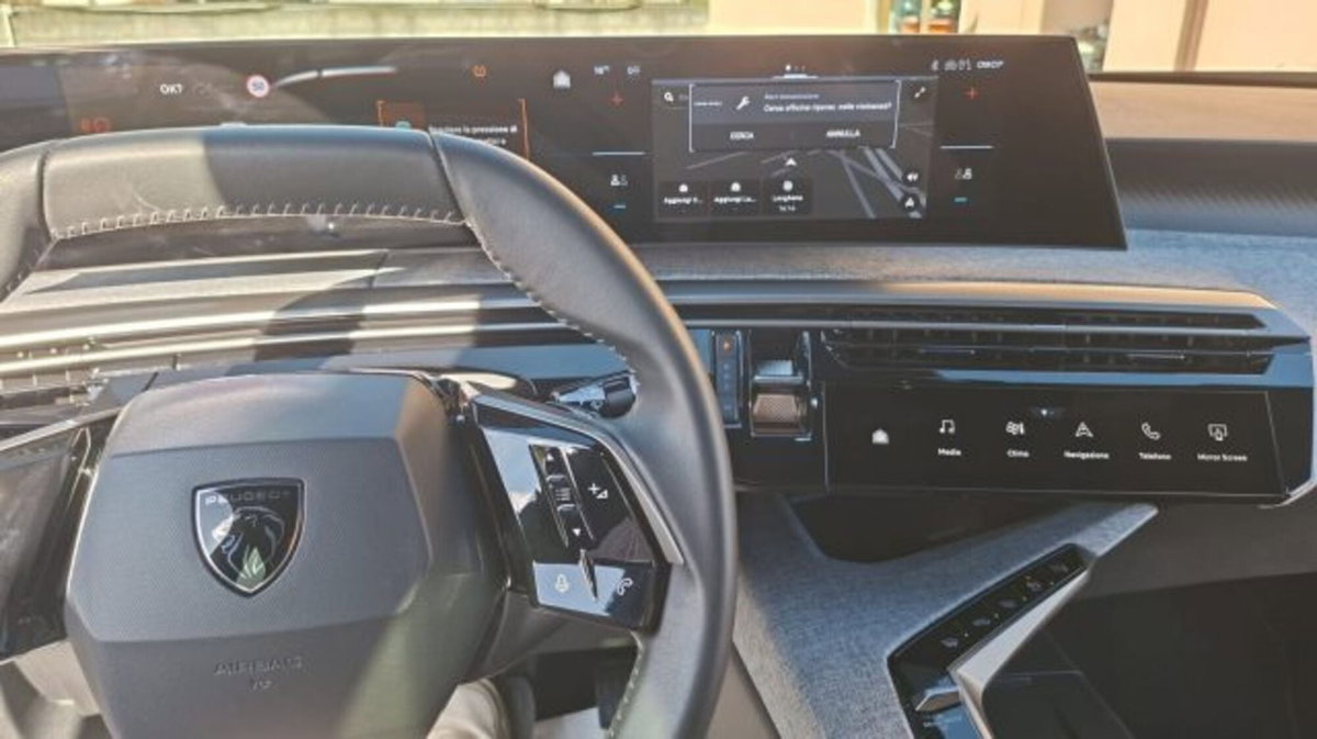 Peugeot 3008 1.2 hybrid Allure 145cv e-dcs6 (4)