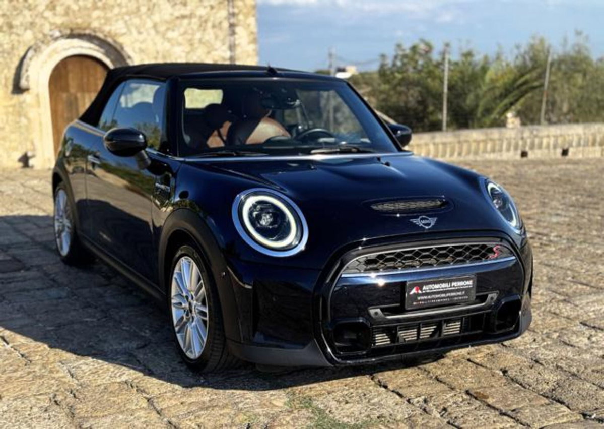 MINI Mini Cabrio 2.0 Cooper S Essential Cabrio (16)