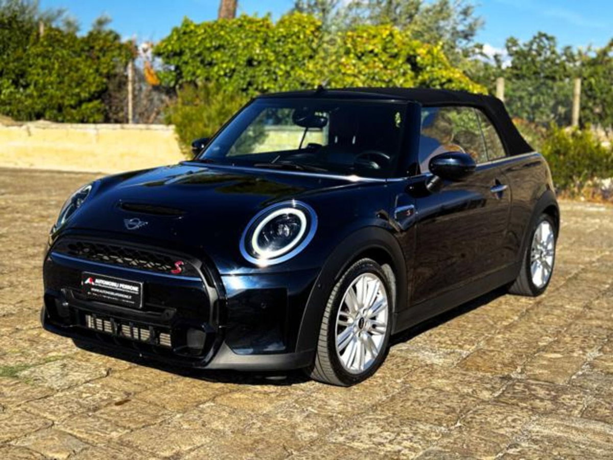 MINI Mini Cabrio 2.0 Cooper S Essential Cabrio (17)