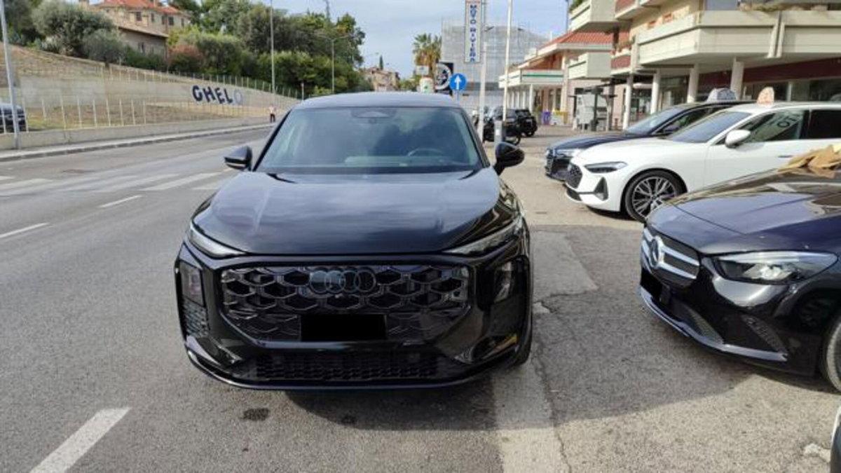 Audi Q3 Sportback 2.0 tdi S line edition 150cv s-tronic (2)