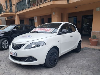 Lancia Ypsilon 1.0 FireFly 5 porte S&S Hybrid Silver Plus usata