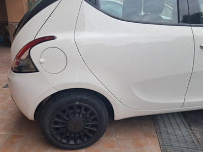 Lancia Ypsilon 1.0 FireFly 5 porte S&S Hybrid Silver Plus (11)
