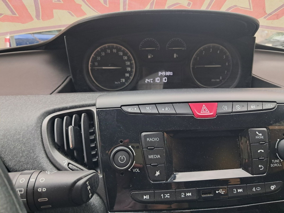 Lancia Ypsilon 1.0 FireFly 5 porte S&S Hybrid Silver Plus (14)