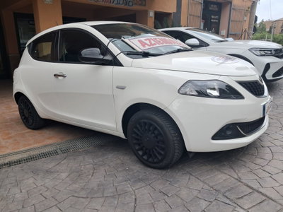 Lancia Ypsilon 1.0 FireFly 5 porte S&S Hybrid Silver Plus (2)