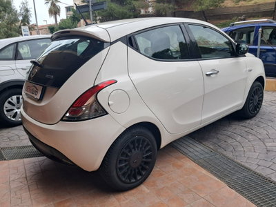 Lancia Ypsilon 1.0 FireFly 5 porte S&S Hybrid Silver Plus (3)