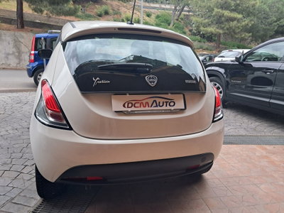 Lancia Ypsilon 1.0 FireFly 5 porte S&S Hybrid Silver Plus (4)