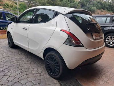 Lancia Ypsilon 1.0 FireFly 5 porte S&S Hybrid Silver Plus (5)