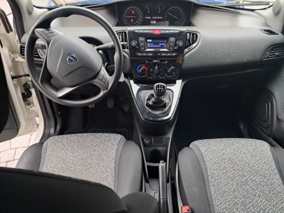 Lancia Ypsilon 1.0 FireFly 5 porte S&S Hybrid Silver Plus (7)