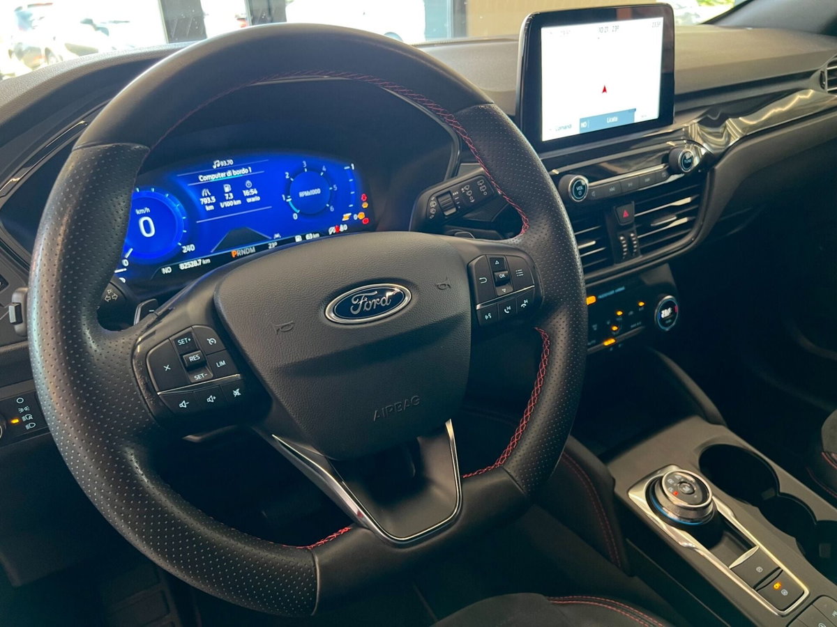 Ford Kuga 2.0 EcoBlue 150CV aut. AWD ST-Line X (10)
