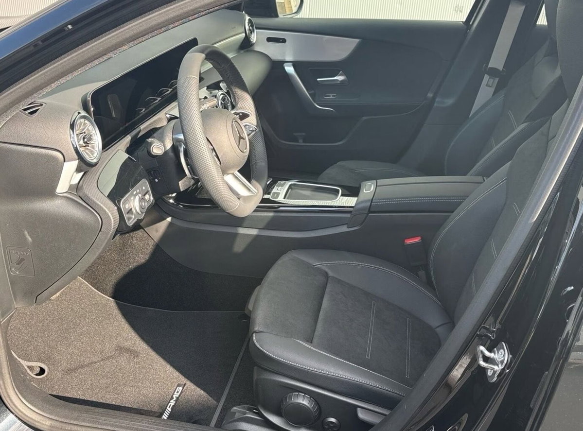 Mercedes-Benz Classe A 200 d Automatic 4Matic Premium (9)