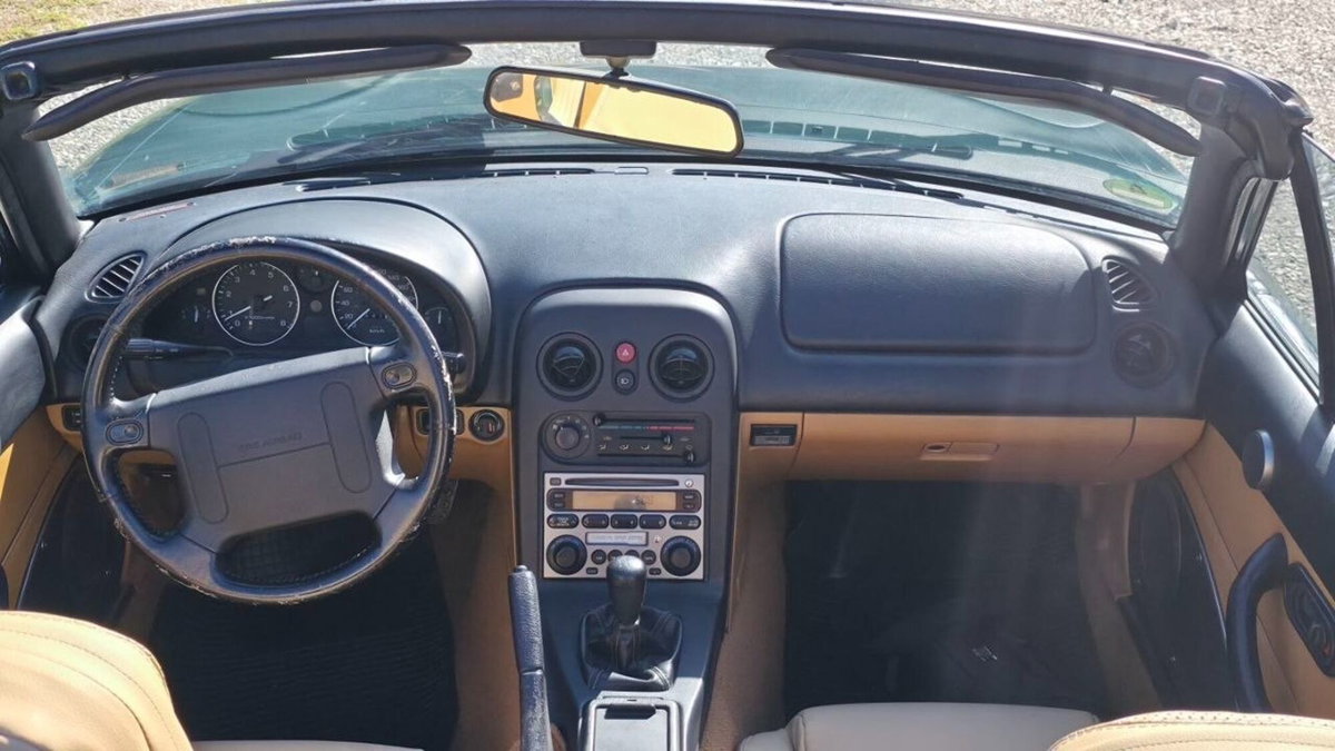 Mazda MX-5 1.8i 16V cat (2)