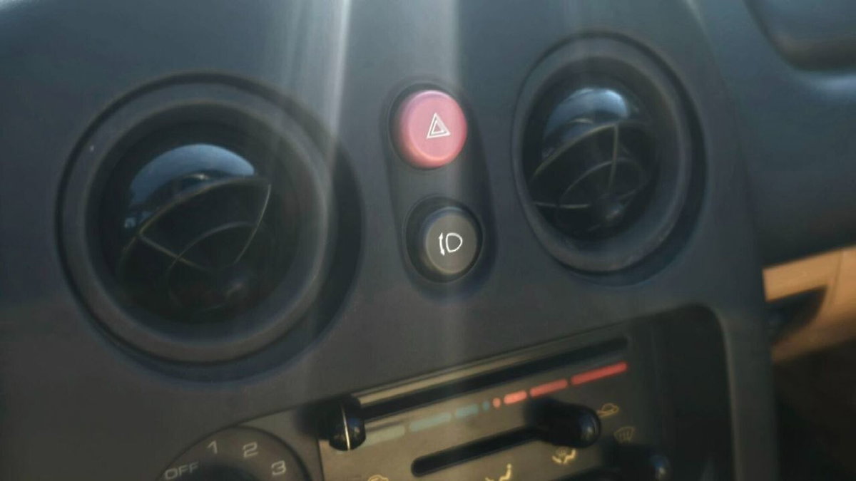 Mazda MX-5 1.8i 16V cat (4)