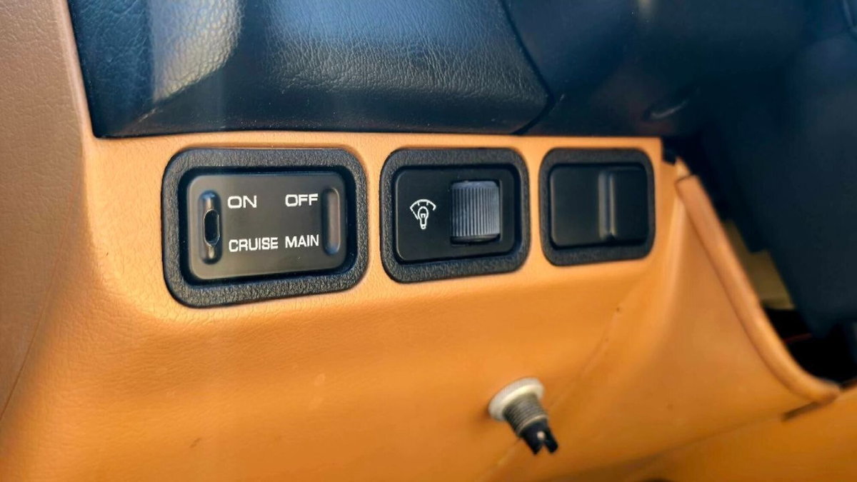 Mazda MX-5 1.8i 16V cat (9)