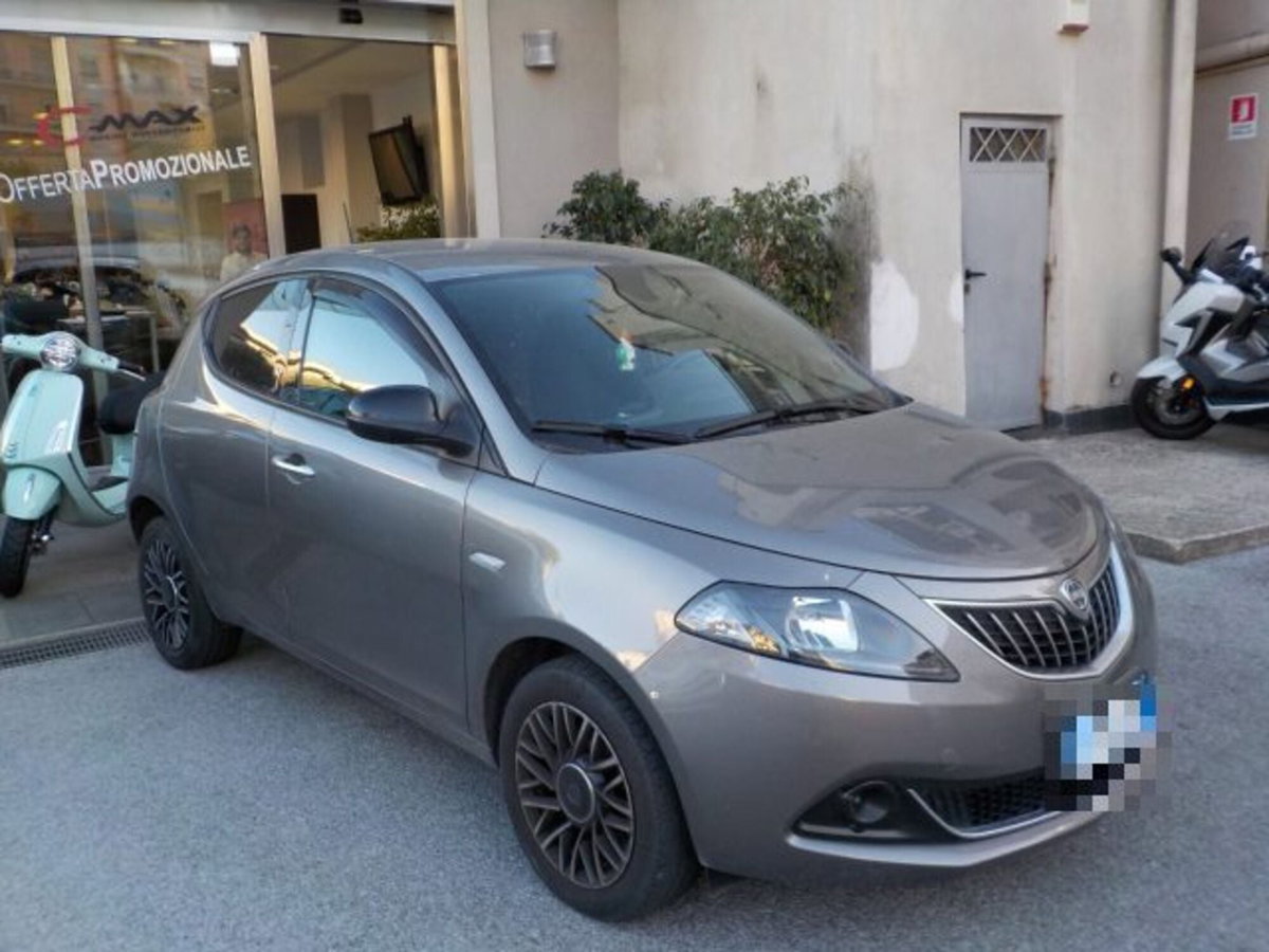 Lancia Ypsilon 1.2 69 CV 5 porte GPL Ecochic Alberta Ferretti (9)