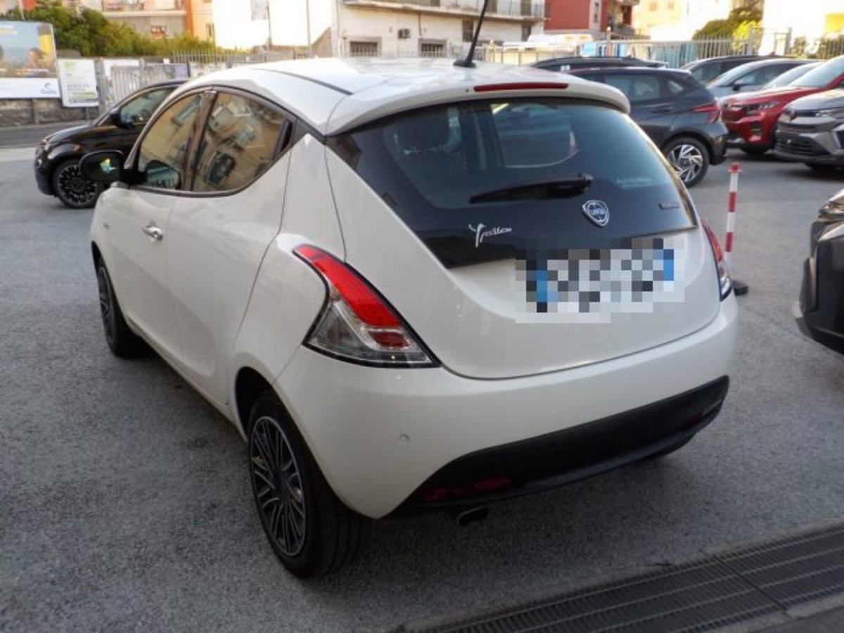 Lancia Ypsilon 1.0 FireFly 5 porte S&S Hybrid Gold Plus (11)