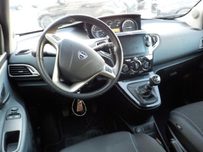 Lancia Ypsilon 1.0 FireFly 5 porte S&S Hybrid Gold Plus (6)