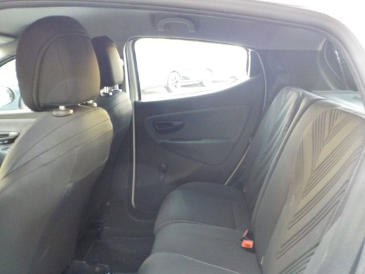 Lancia Ypsilon 1.0 FireFly 5 porte S&S Hybrid Gold Plus (7)