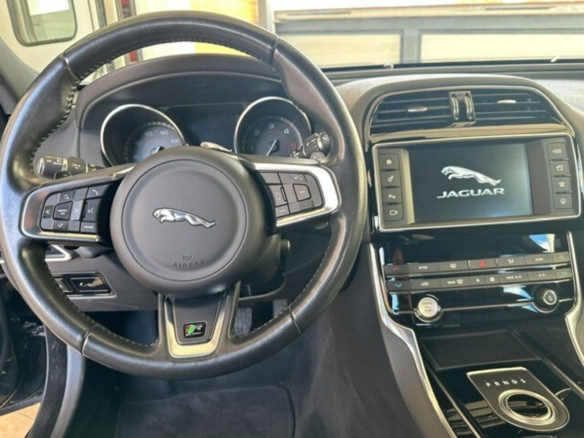 Jaguar XE 2.0 D Turbo 180CV aut. R-Sport (14)