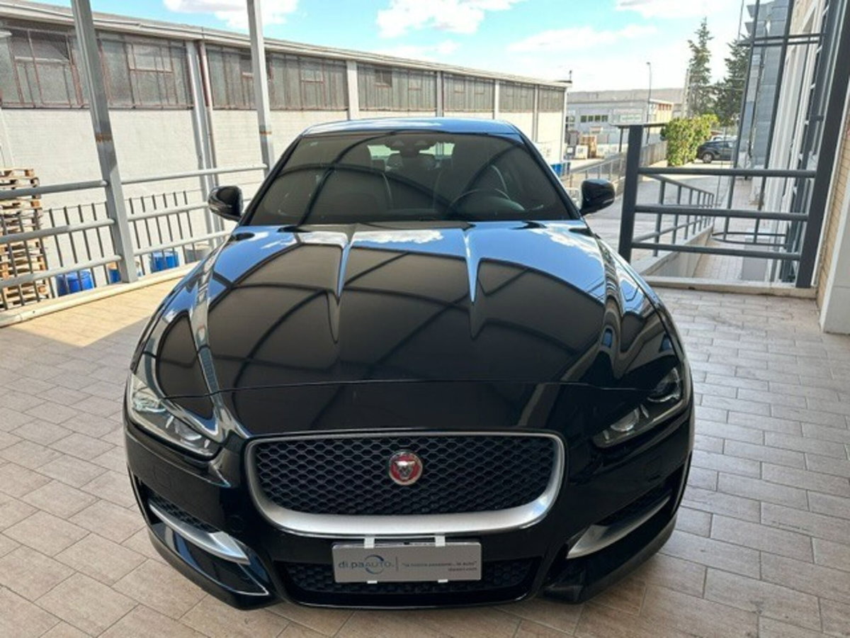 Jaguar XE 2.0 D Turbo 180CV aut. R-Sport (2)