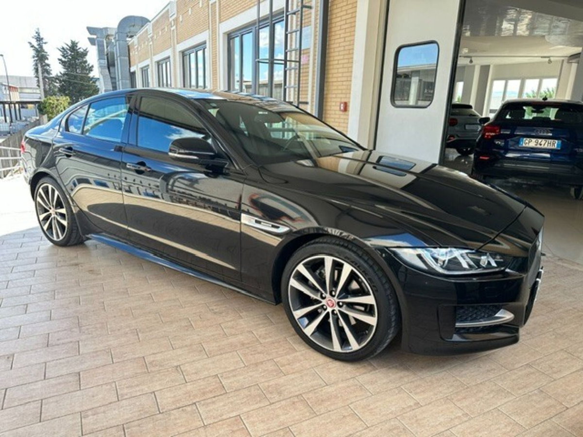 Jaguar XE 2.0 D Turbo 180CV aut. R-Sport (3)