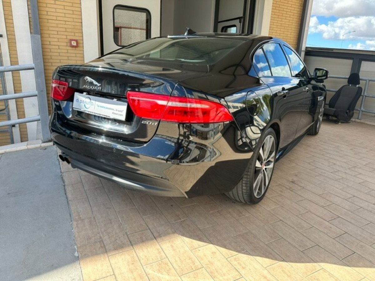 Jaguar XE 2.0 D Turbo 180CV aut. R-Sport (4)
