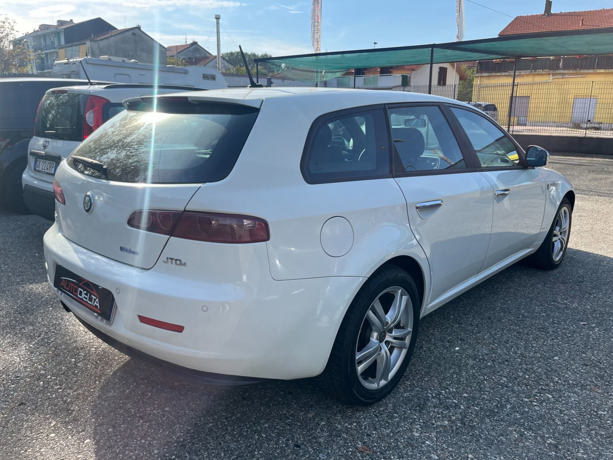Alfa Romeo 159 SportWagon 2.0 JTDm 136 CV Sportwagon Super (5)