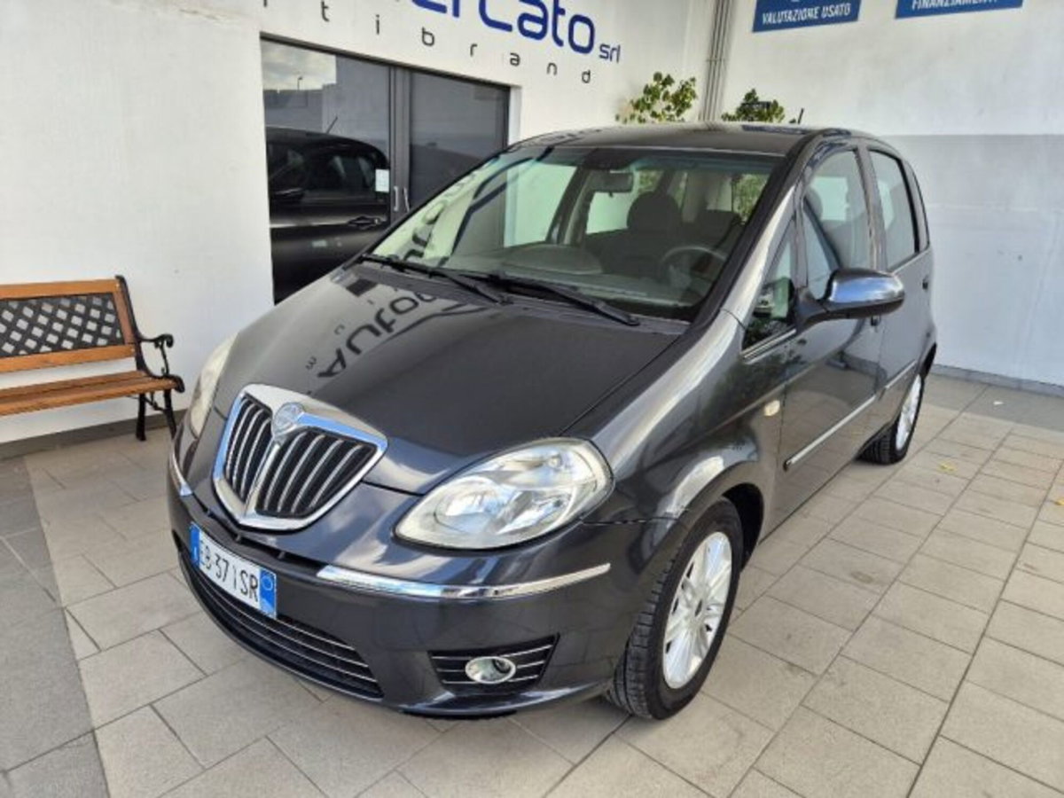 Lancia Musa 1.3 Mjt 16V 95 CV DPF Oro (2)