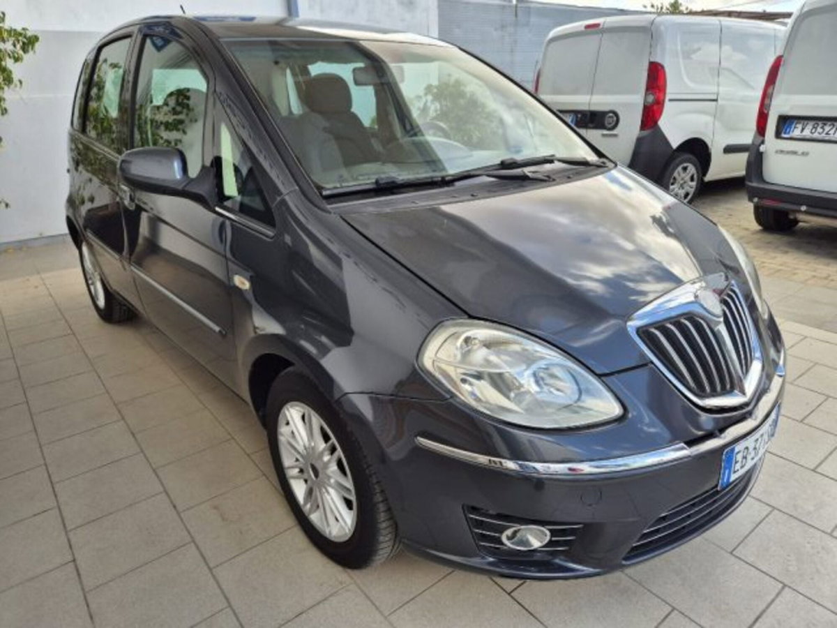 Lancia Musa 1.3 Mjt 16V 95 CV DPF Oro (3)