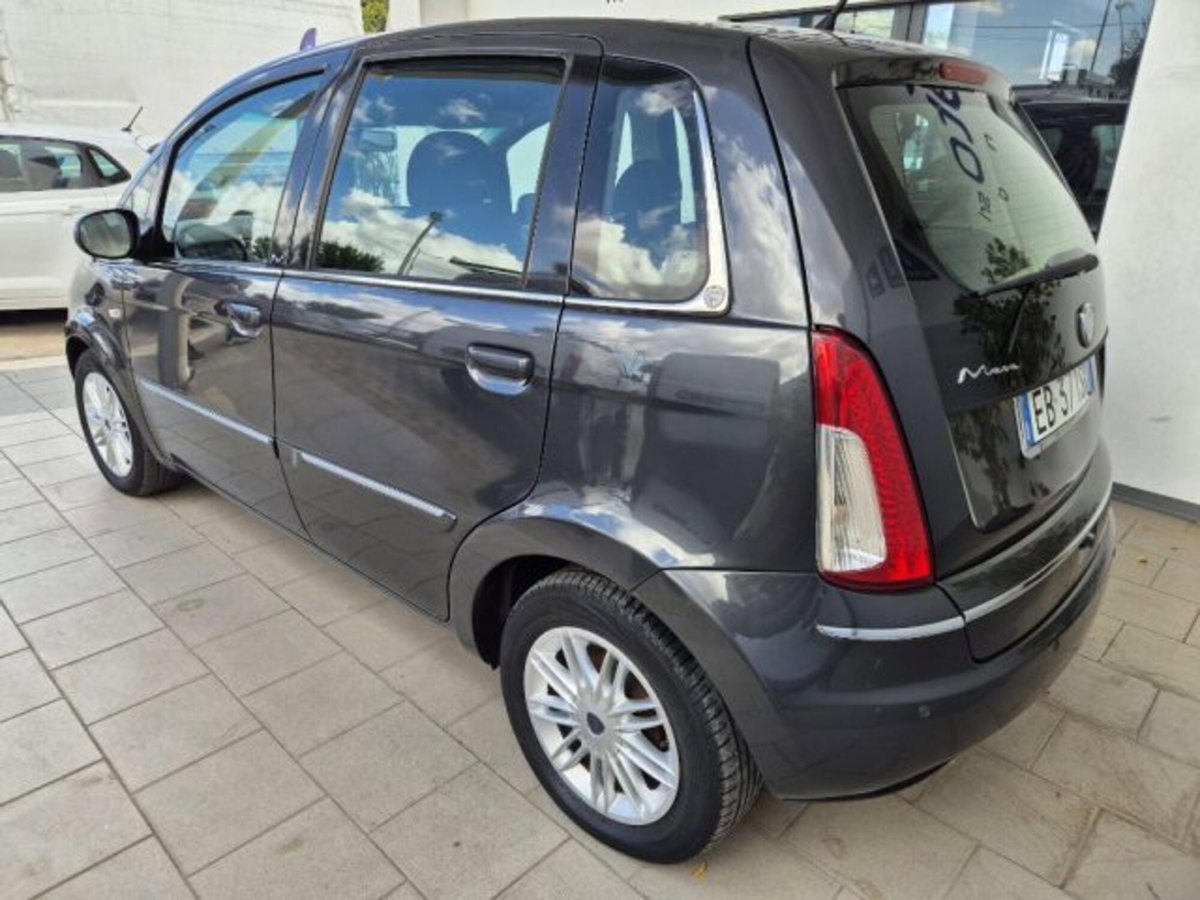 Lancia Musa 1.3 Mjt 16V 95 CV DPF Oro (5)